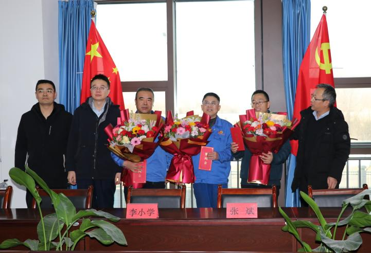 市國資委領(lǐng)導慰問(wèn)公司退休老黨員、烈屬及困難黨員